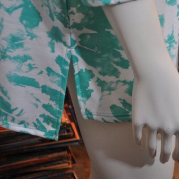 2/$15 Honeyme Top with 3/4 Length Sleeves with Snapped Neckline Sz Medium Bundle - Picture 2 of 3